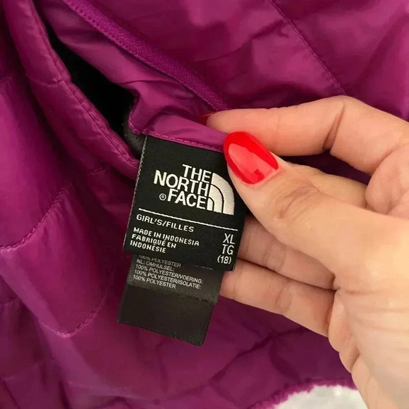 Purple North Face Reversible Jacket. Excellent condition! Fits like a XS or S wm - Picture 4 of 4